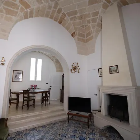 In Palazzo Storico * לצ'ה