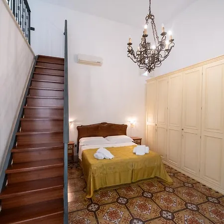 In Palazzo Storico דירה לצ'ה
