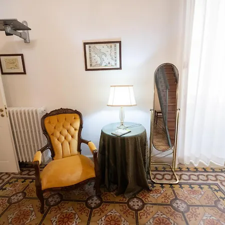 In Palazzo Storico דירה