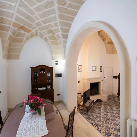 In Palazzo Storico *